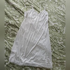 Vanity Fair White Lace Chemise